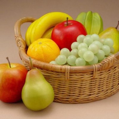 Vârstnicii de la Azil şi copiii de la Sanatoriu au primit fructe şi legume